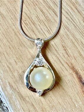 Elegant Sterling Silver Pearl Teardrop Pendant Necklace w White Freshwater Pearl